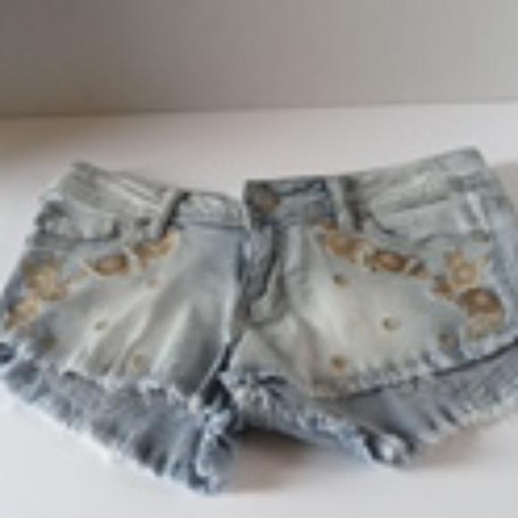 Rue 21 Denim shorts - Picture 1 of 3